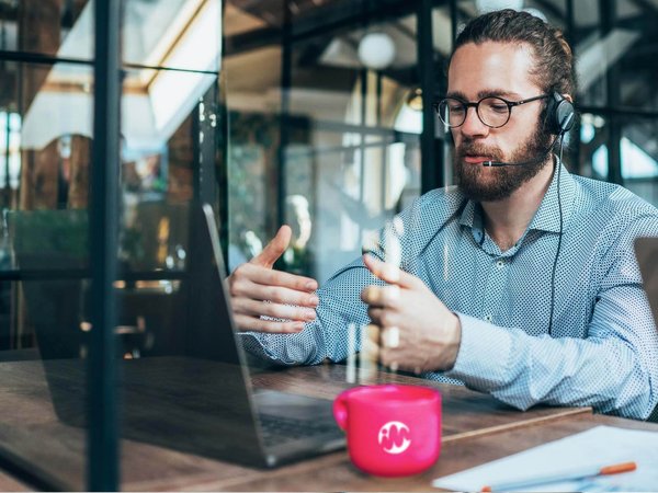 Man on call, neon pink IFM cup