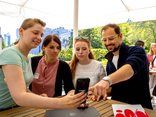 Interaktiver Austausch im Freien